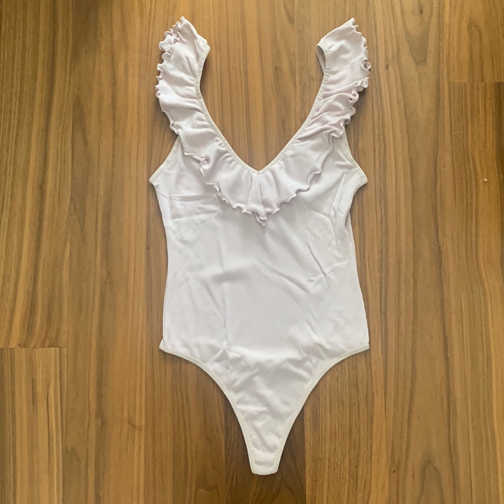 LAST CHANCE - Aritzia Ribbed Ruffle-Trim Bodysuit in Mauve
